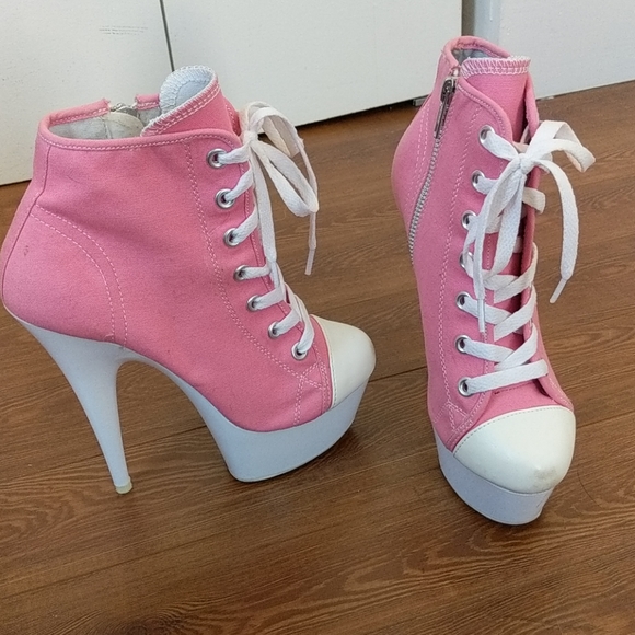 High heels - Picture 3 of 3